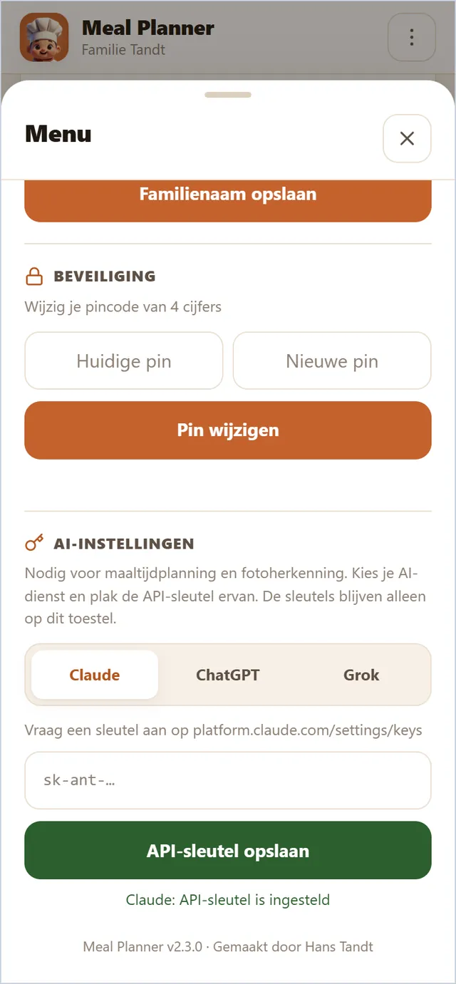 Kies uw AI: Claude, ChatGPT of Grok, met uw eigen API-sleutel, alleen bewaard op de telefoon.